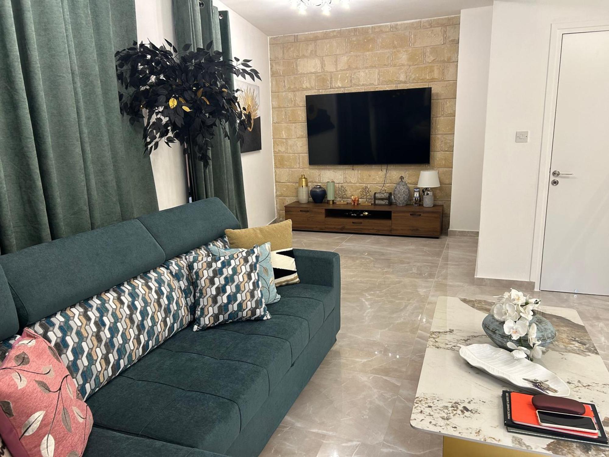 Luxury Kouklia Maisonette Apartment *